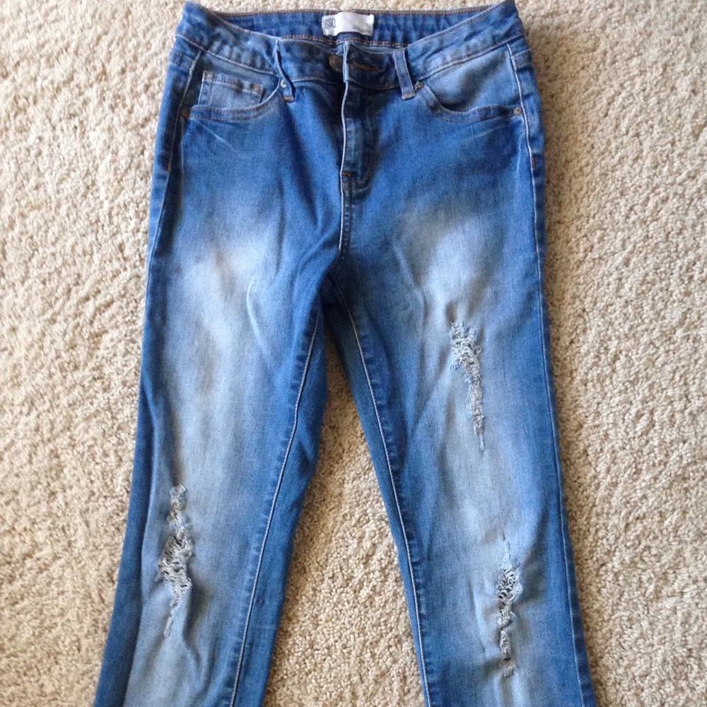 Blue skinny ripped jeans 💙